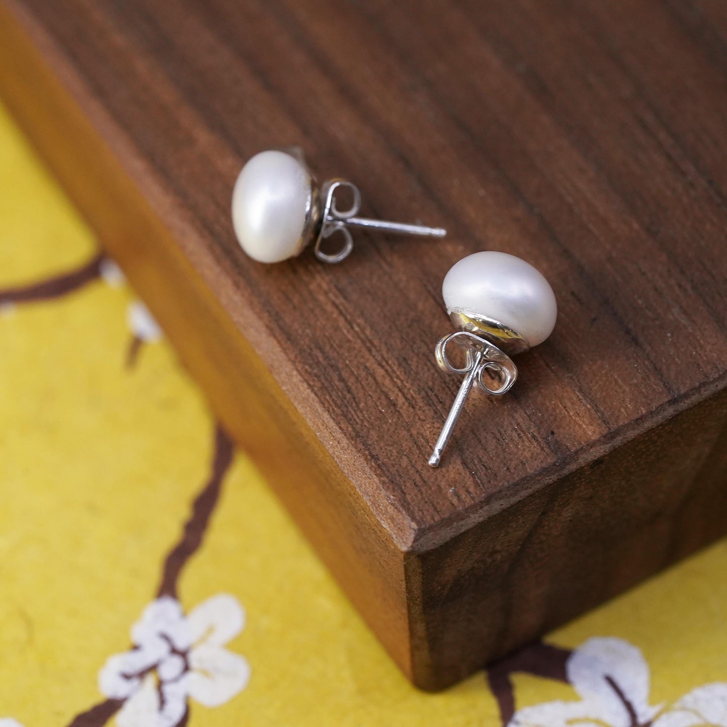 8mm, Vintage 925 Sterling silver handmade studs earrings white pearl