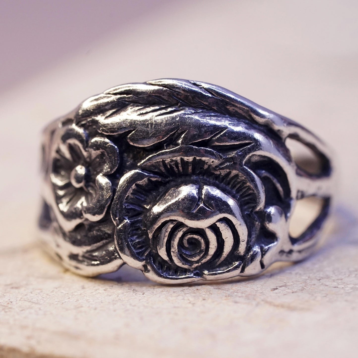 Size 7.5, VTG southwestern sterling silver handmade ring, 925 rose flower band
