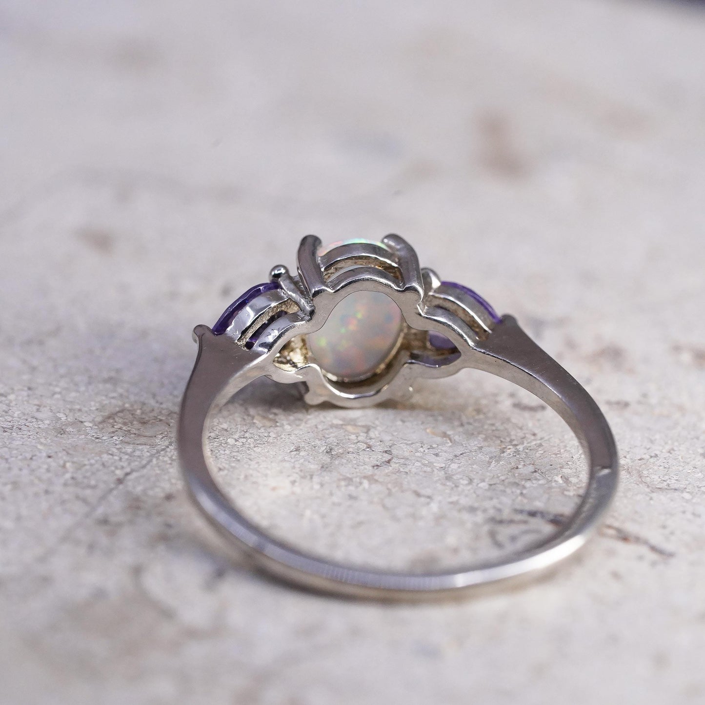Size 7, vintage Sterling Silver 925 opal Ring with amethyst details