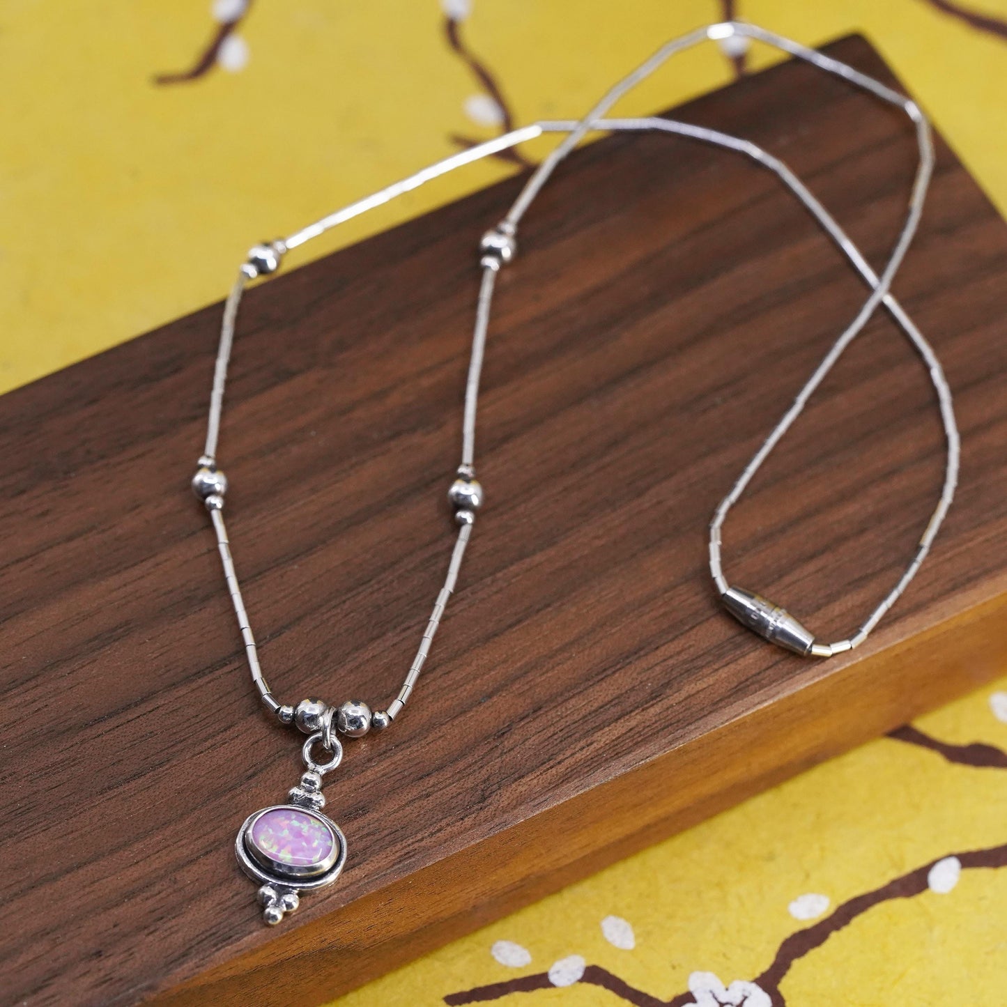 16” Vintage southwestern Sterling 925 liquid silver necklace with opal pendant