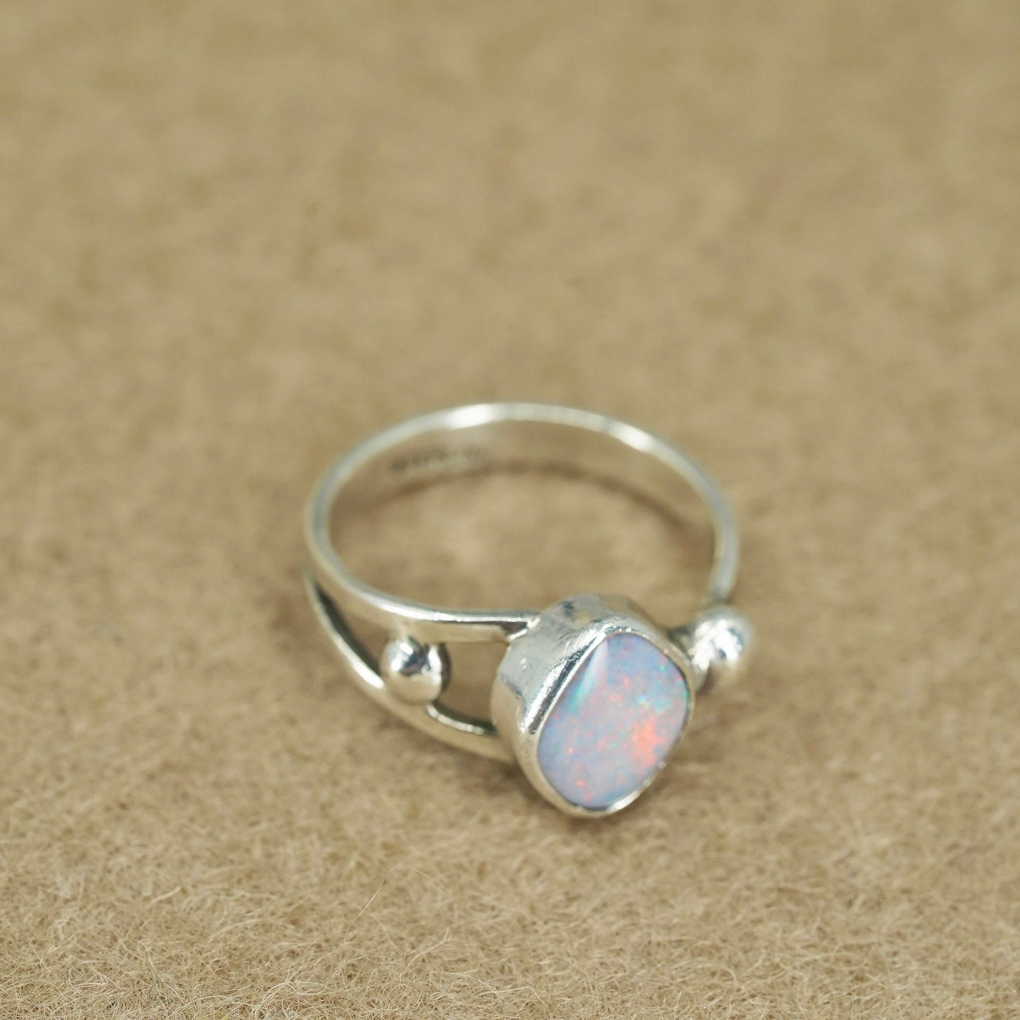 Size 6, vintage southwestern Sterling 925 silver handmade ring with opal