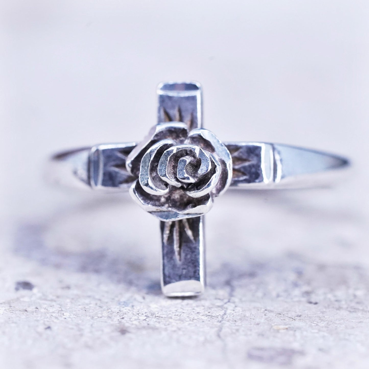 Size 3.5, vintage sterling silver handmade ring, 925 flower cross band