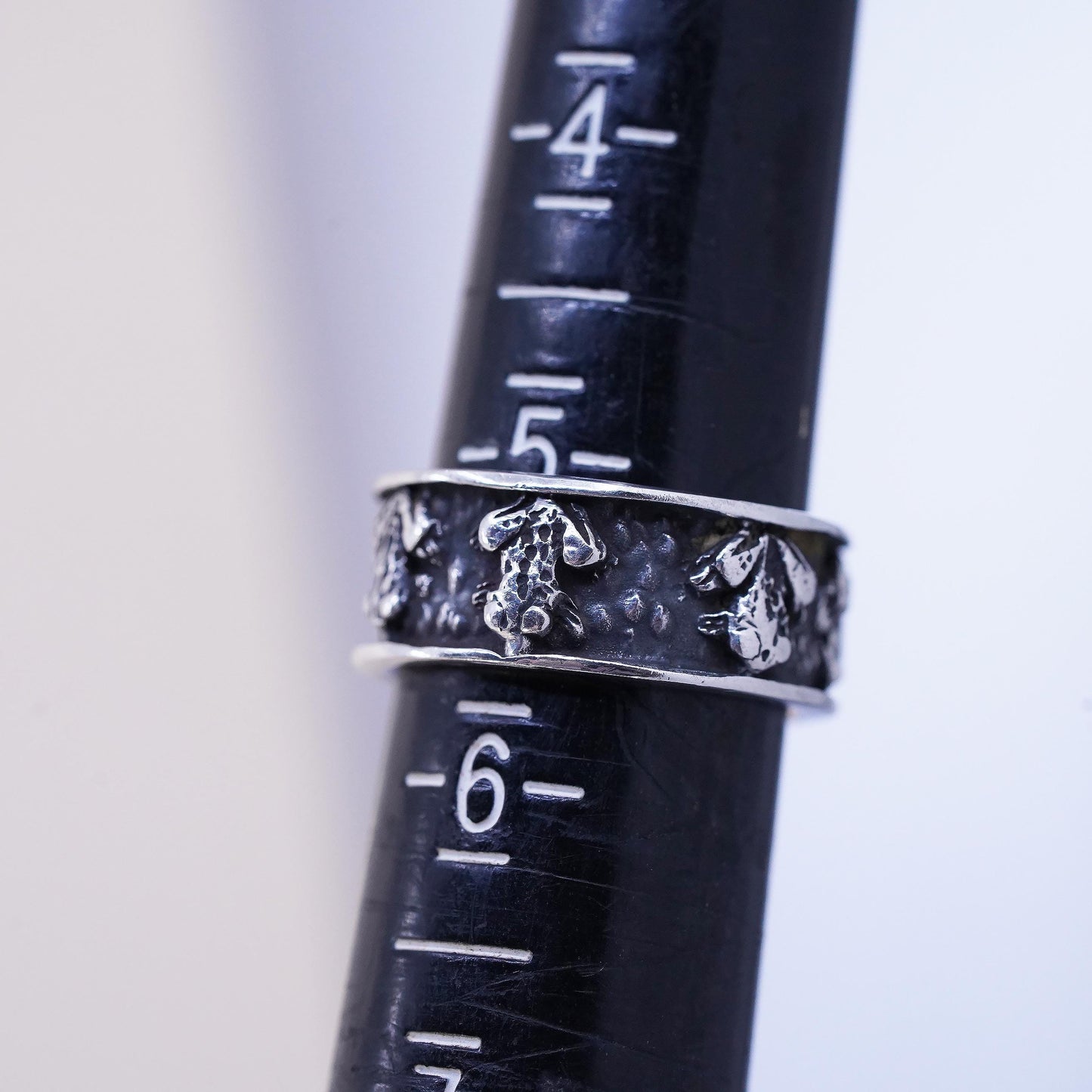 Size 5, vintage Sterling 925 silver handmade ring, relief frog 925 band