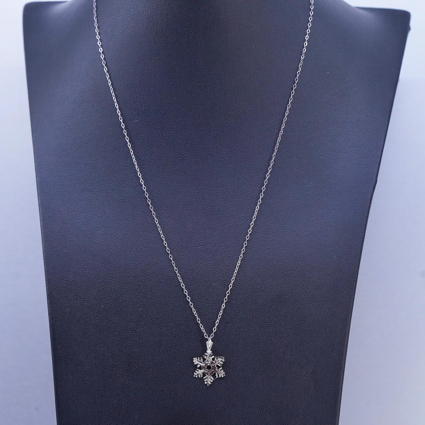19" 1mm, vintage Sterling 925 silver circle chain necklace w/ snowflake pendant