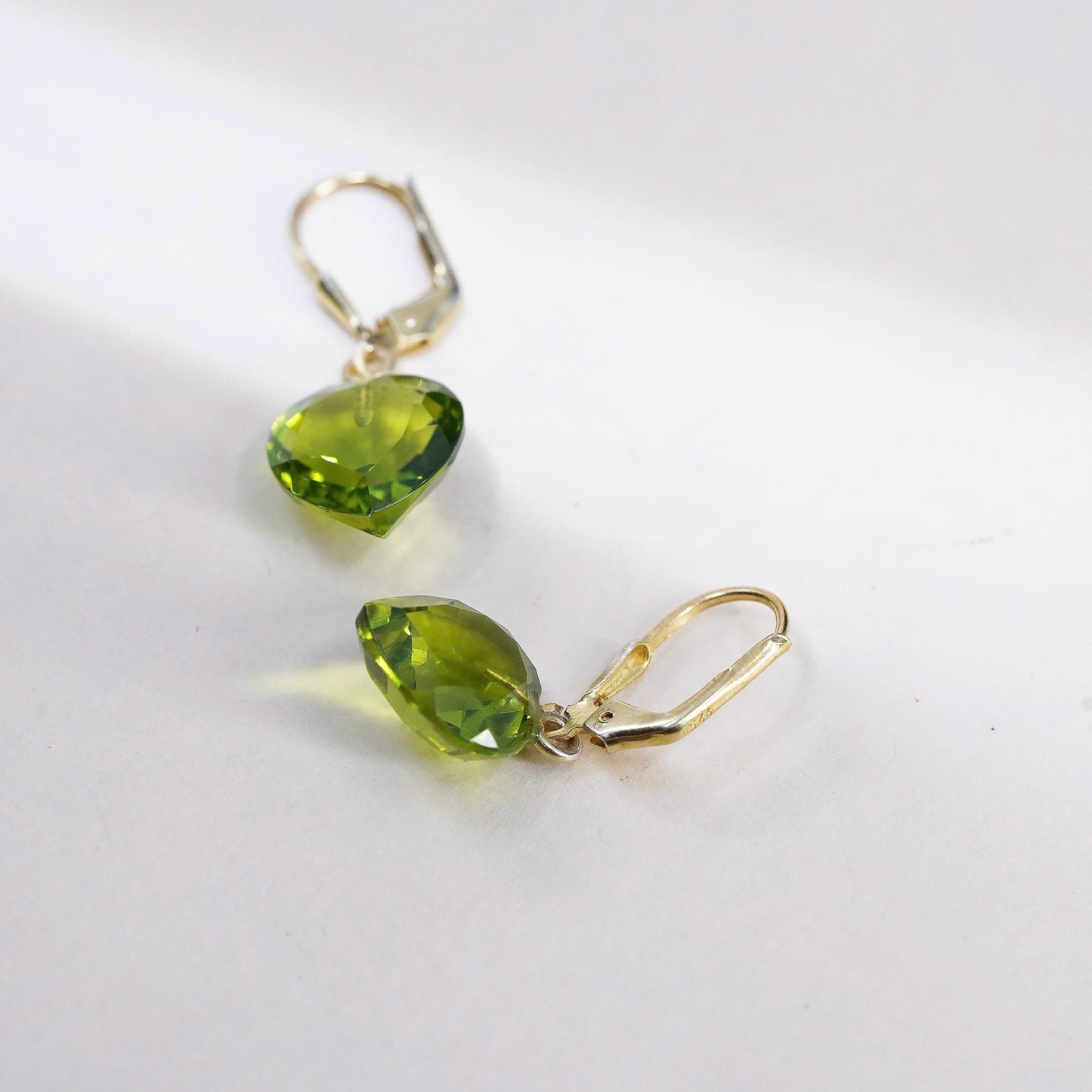 VTG yellow gold plated 925 Sterling silver earrings heart peridot Leverback