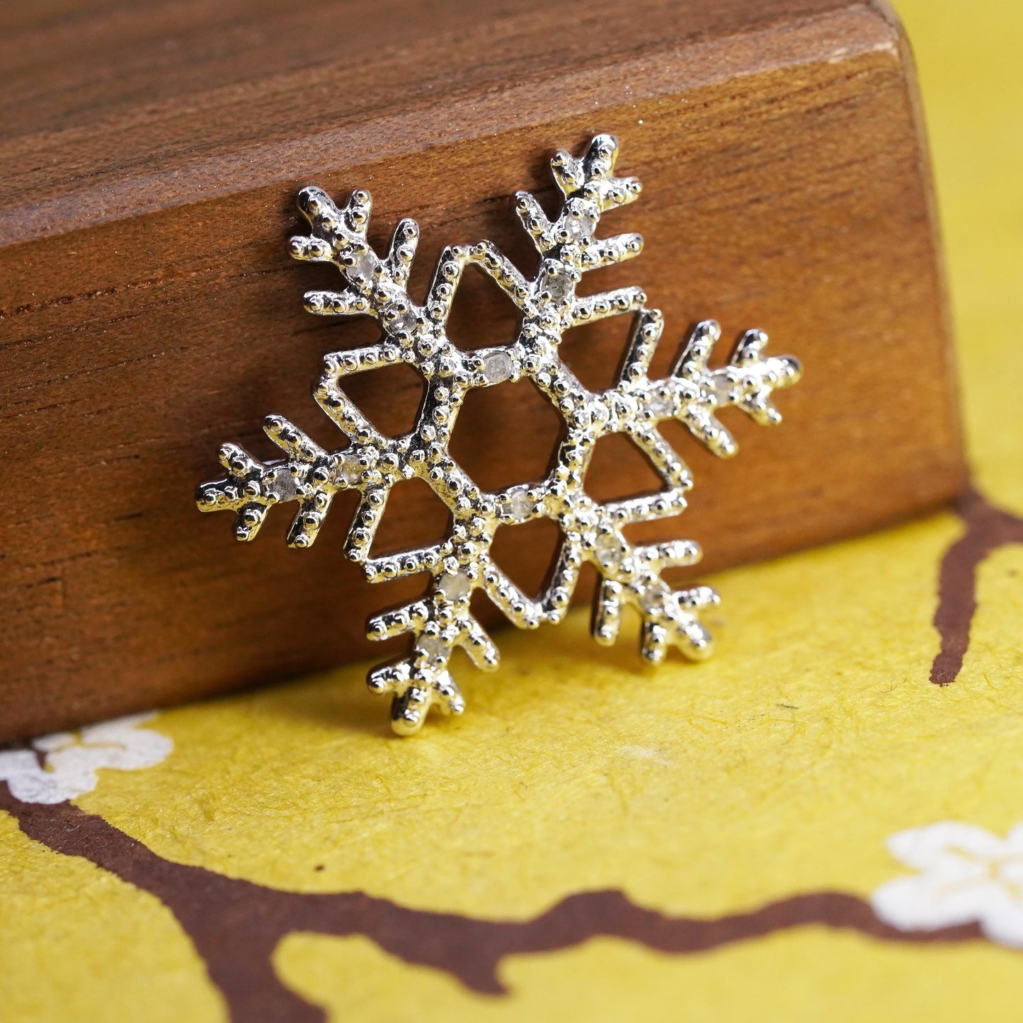 Vintage sterling 925 silver snowflake charm pendant with cluster diamond
