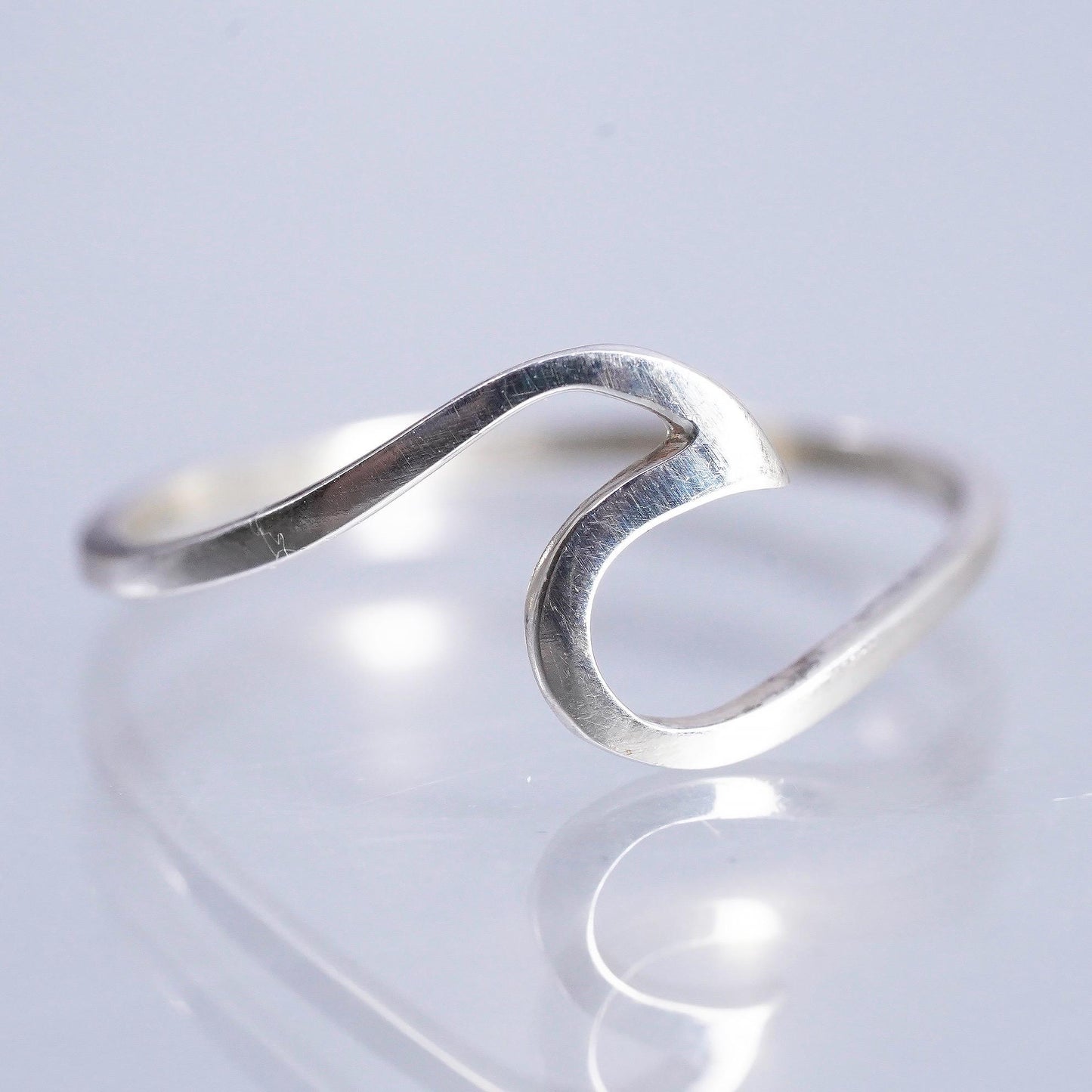 Size 9, vintage southwestern Sterling 925 silver thin ring, wavy wave band