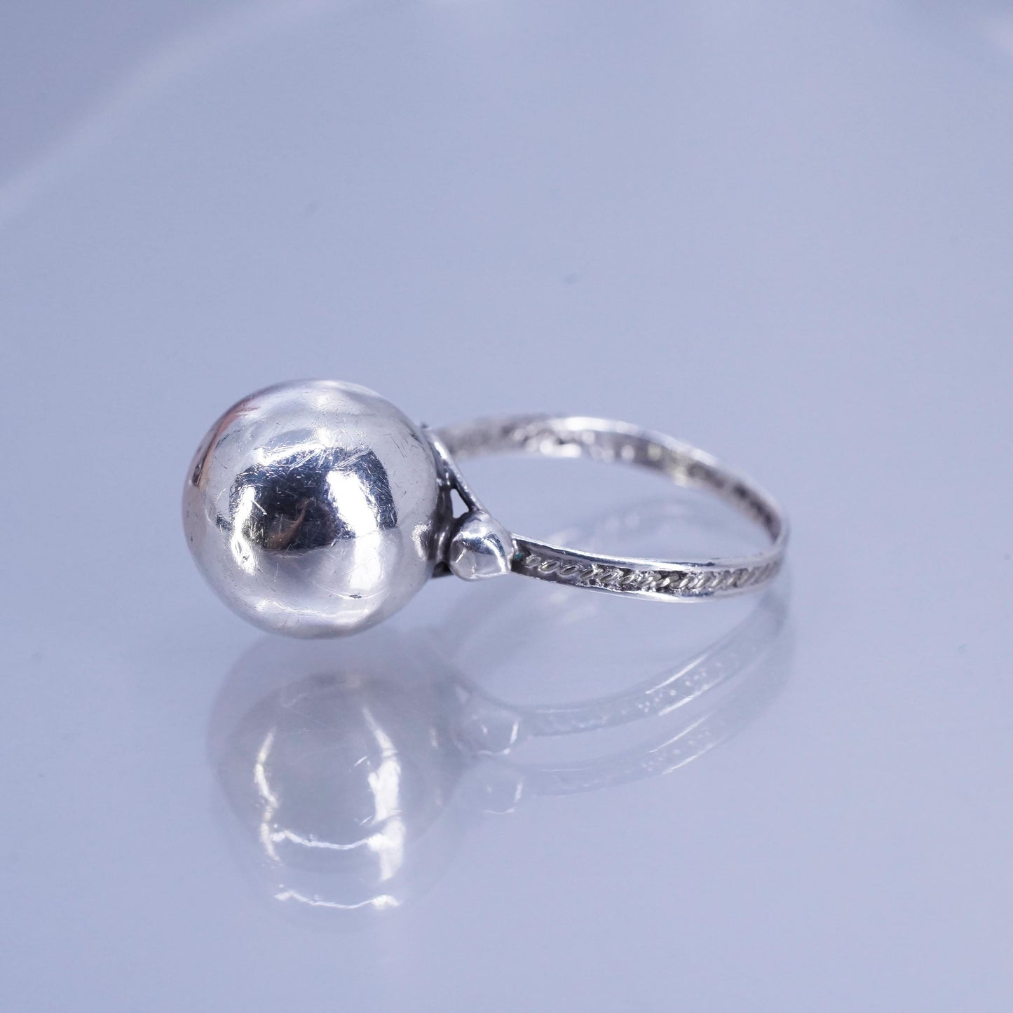Size 9, vintage southwestern Sterling 925 silver bead ring, stackable band