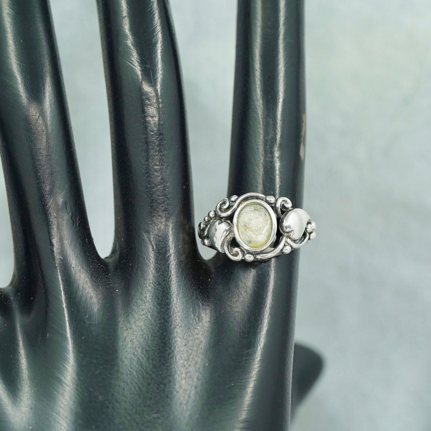 Size 7.25, vintage southwestern Sterling 925 silver ring, beads vines band