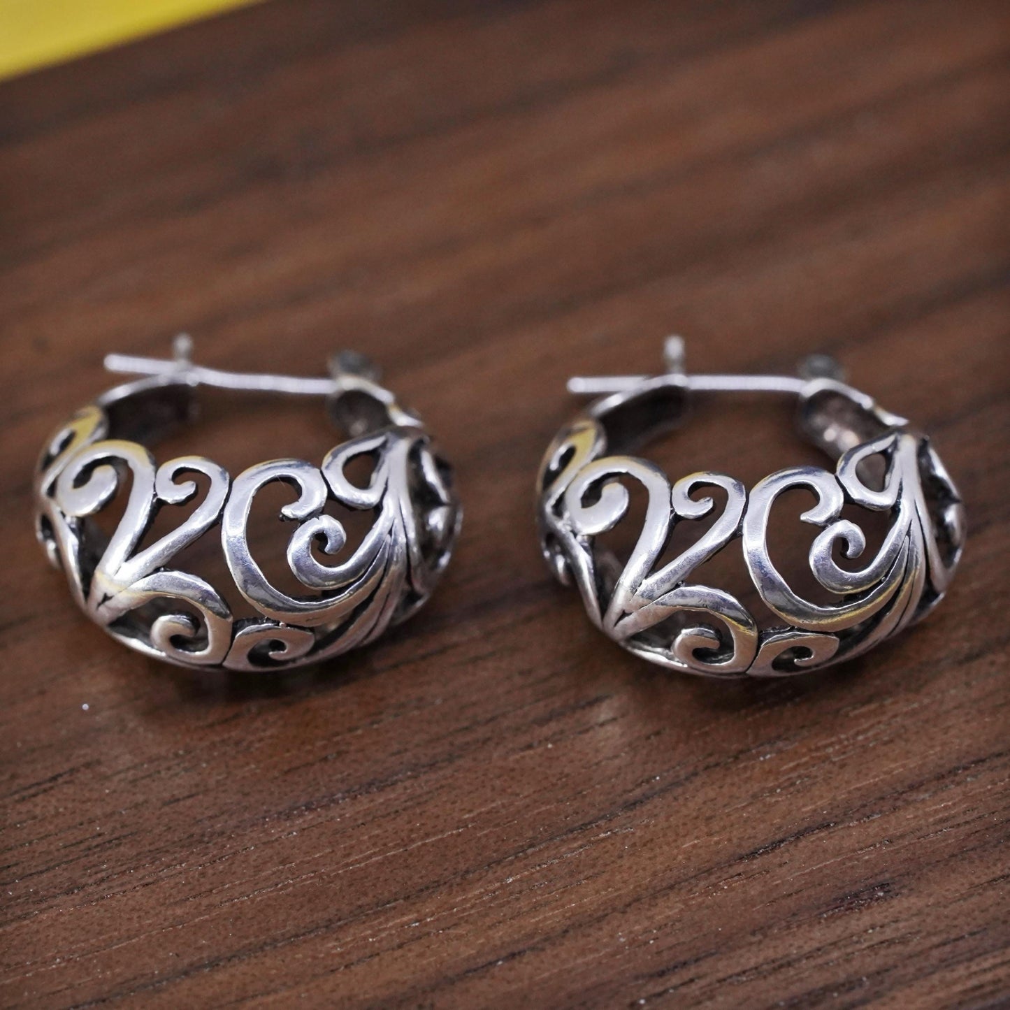 0.75”, VTG Sterling silver handmade earrings, 925 huggie, filigree hoops, Bali