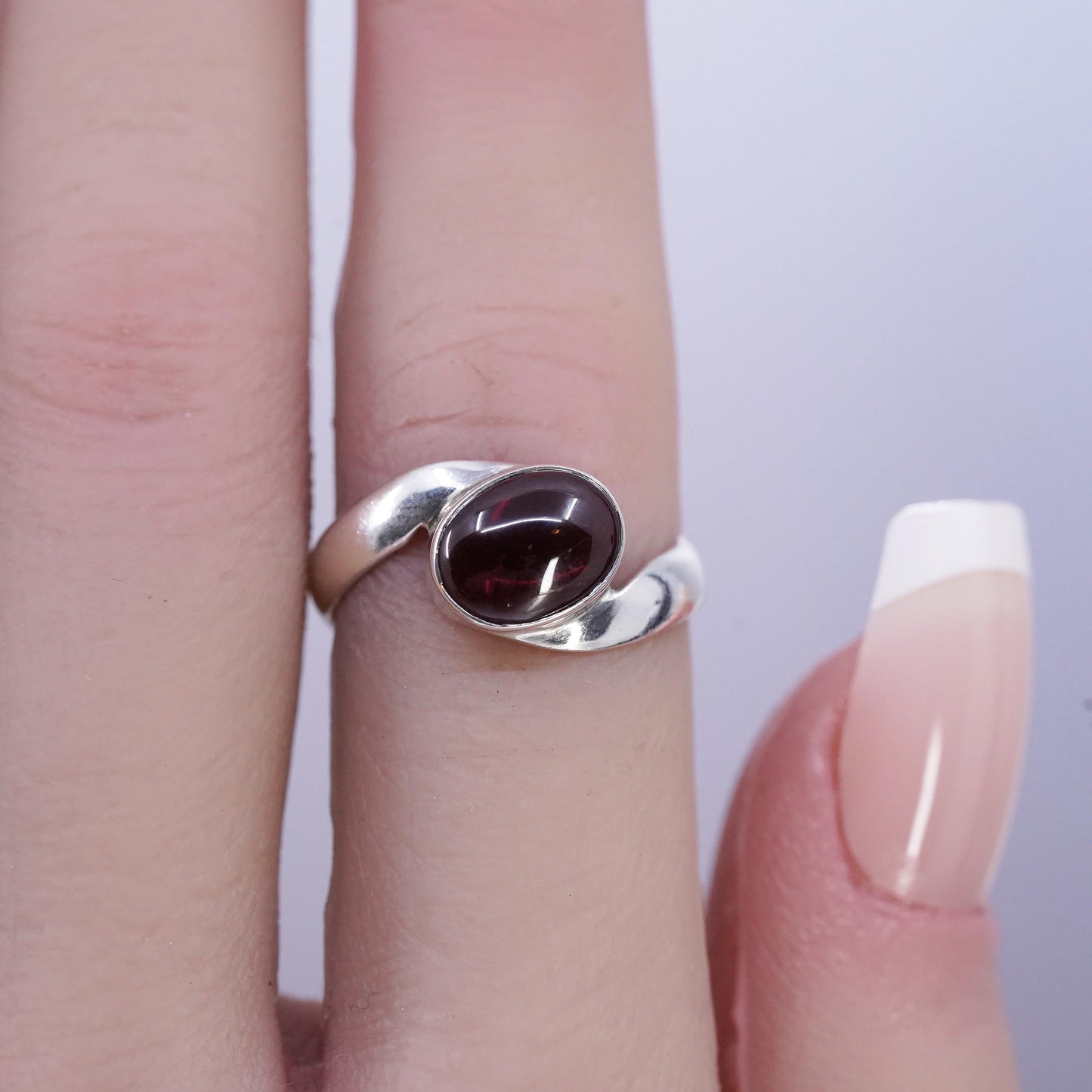 Size 5, vintage Sterling 925 silver handmade band ring with garnet