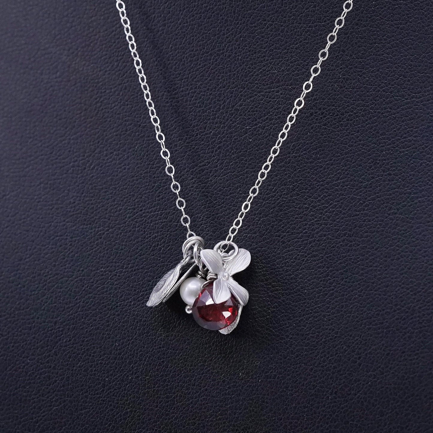 16", 925 Sterling Silver circle necklace flower Name DAACA Tag garnet Pendants