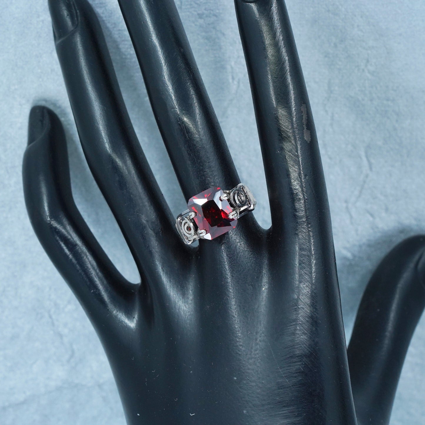 Size 7.75, vintage Sterling 925 silver handmade wired ring with garnet