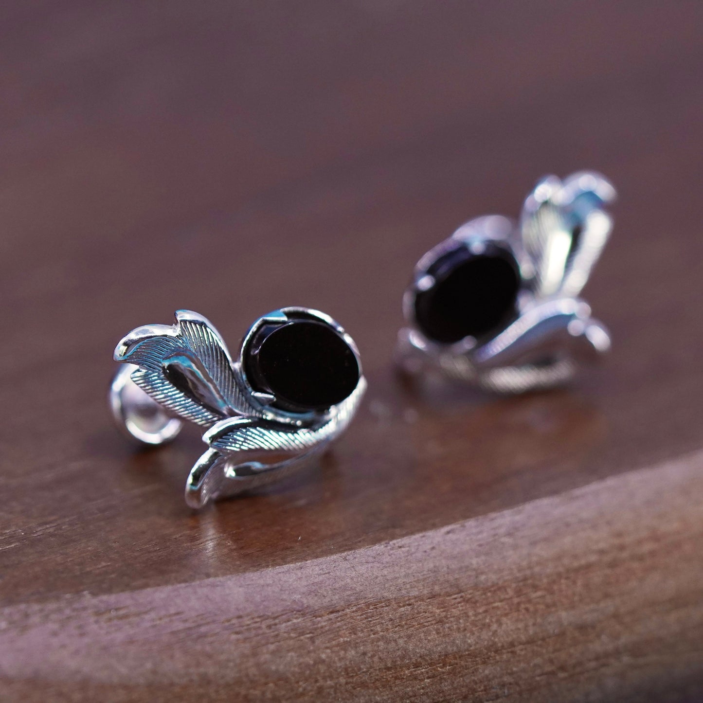 Vintage Sterling 925 silver screw back leafy earrings with onyx