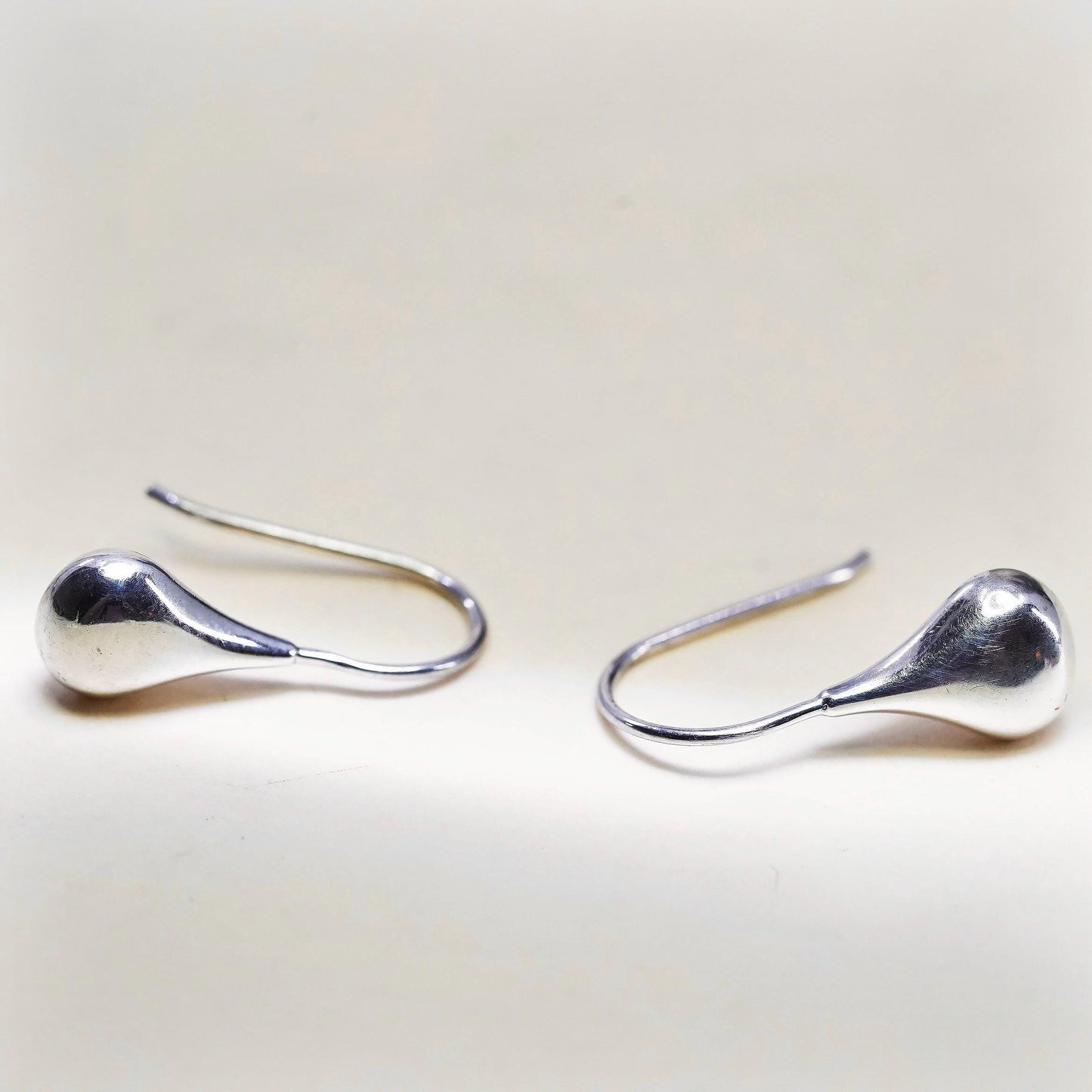 Vintage Silpada W1646 Sterling Silver Small Teardrop Dangle Earring 925
