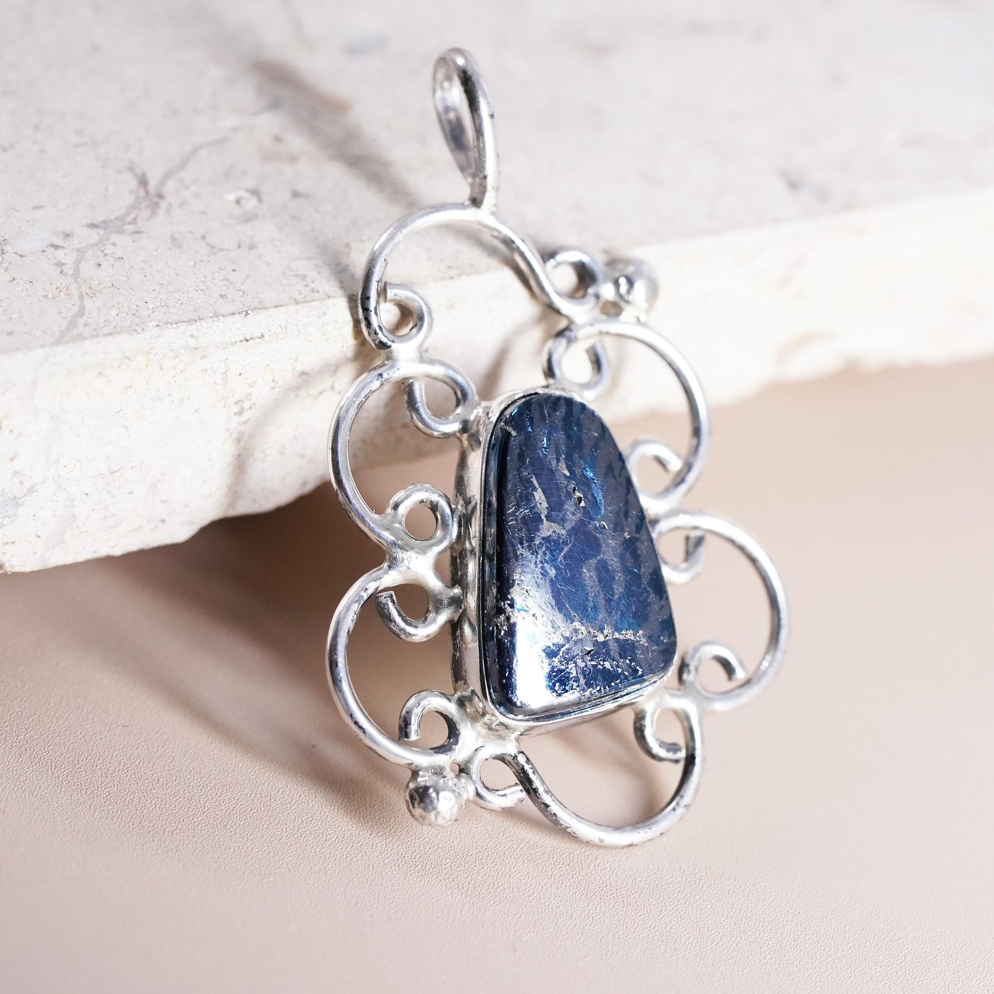 Vintage Sterling 925 silver handmade filigree pendant with hematite stone
