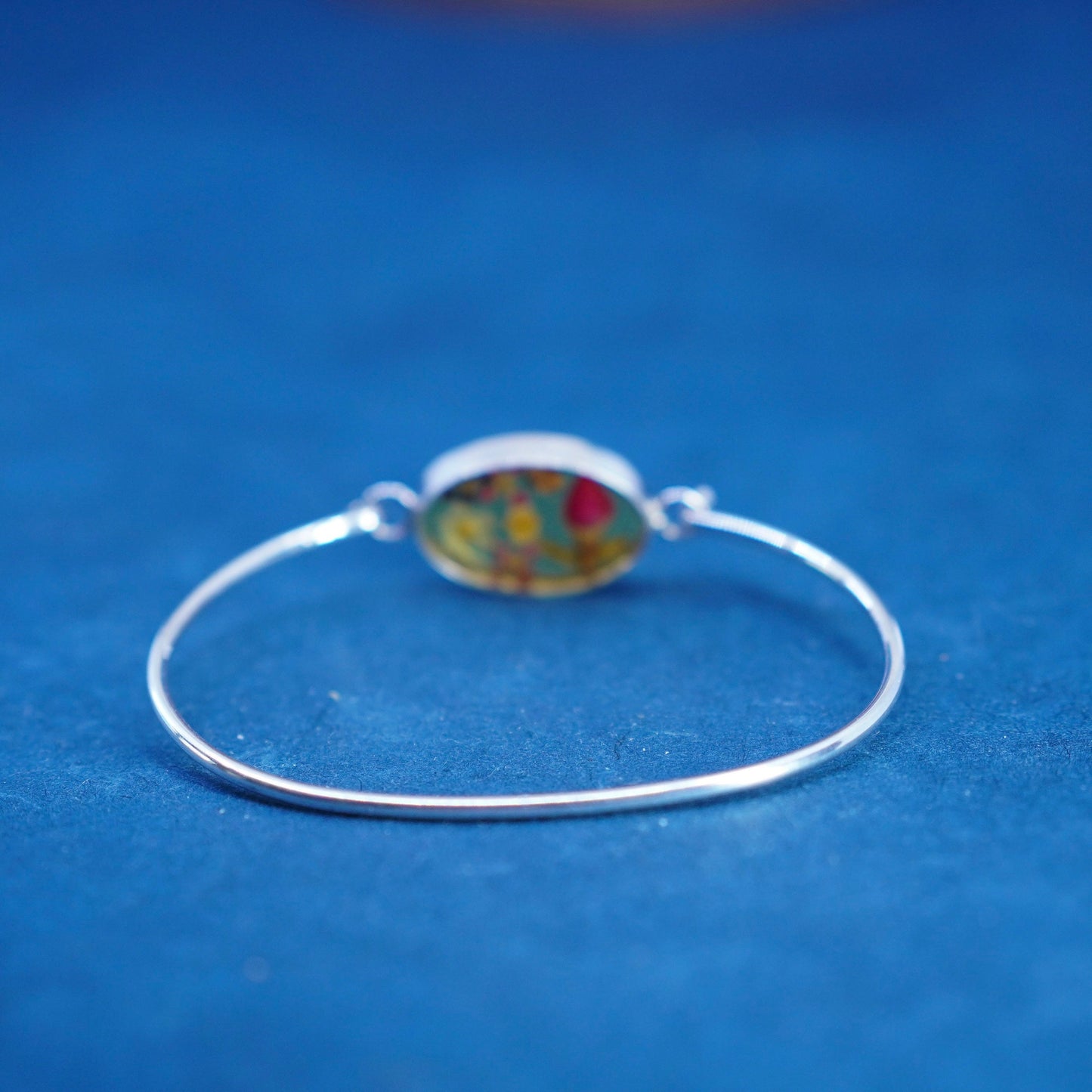 5.75”, Sterling silver handmade bracelet, 925 hinged bangle with resin flower