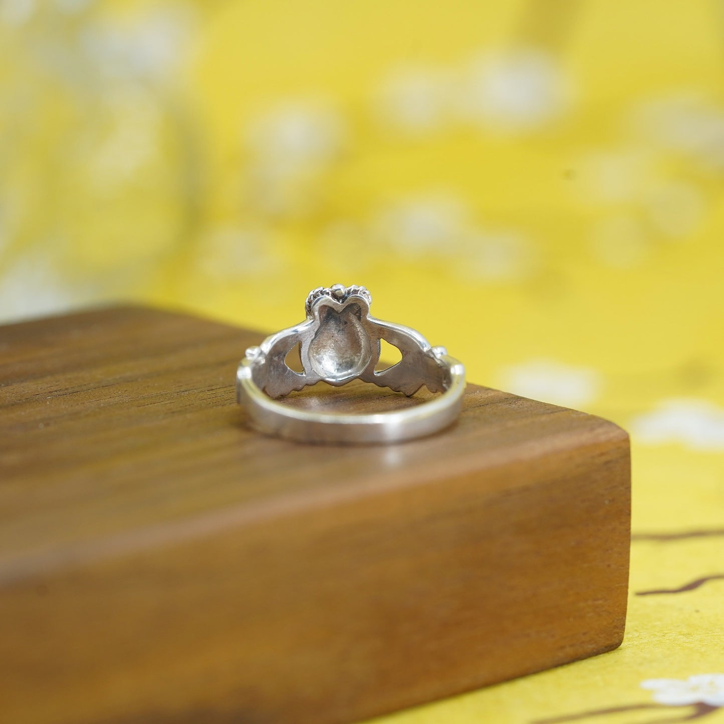 Size 8, irish sterling silver claddagh friendship ring, holding heart 925 band