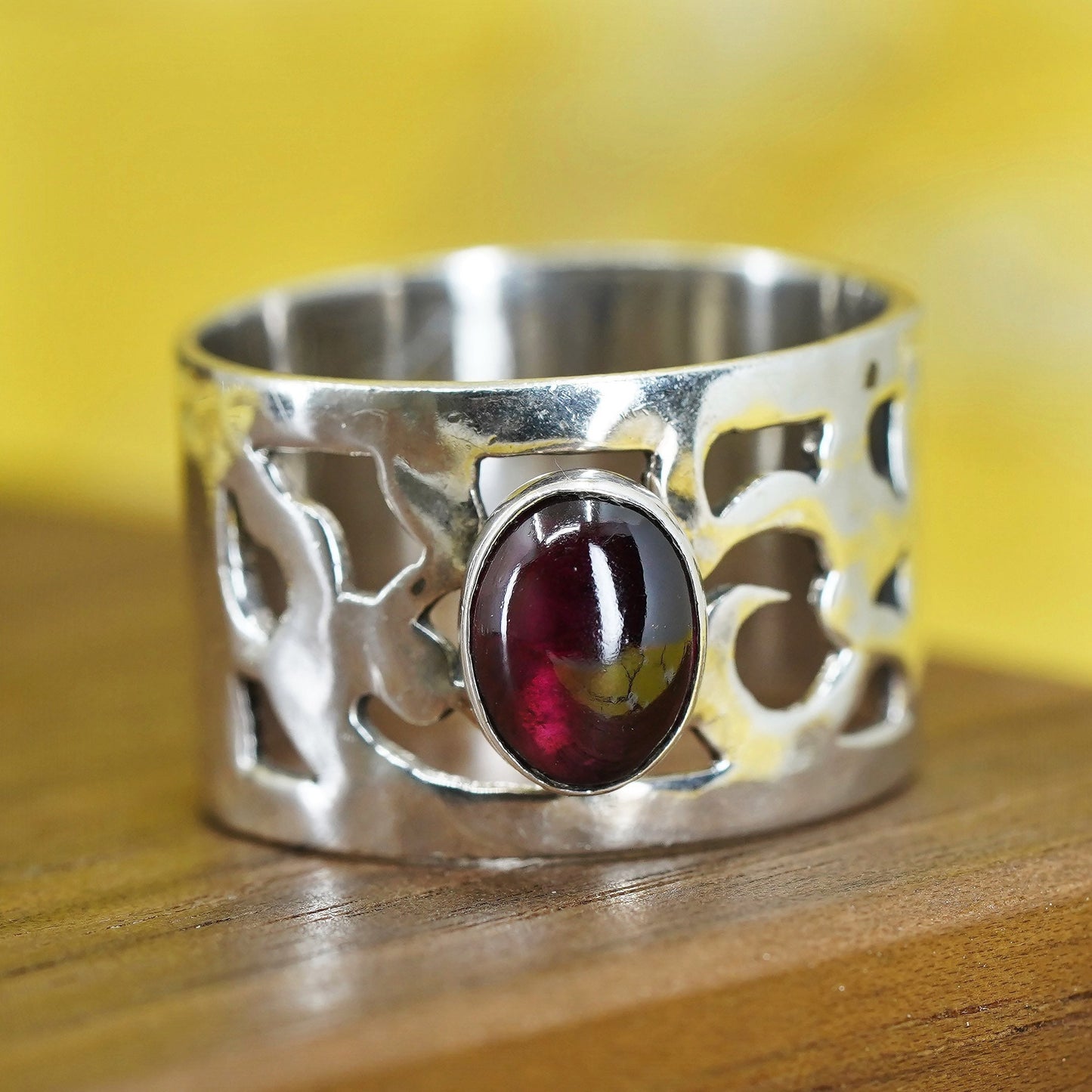 Size 8, vintage Sterling 925 silver handmade wide hammered ring with garnet