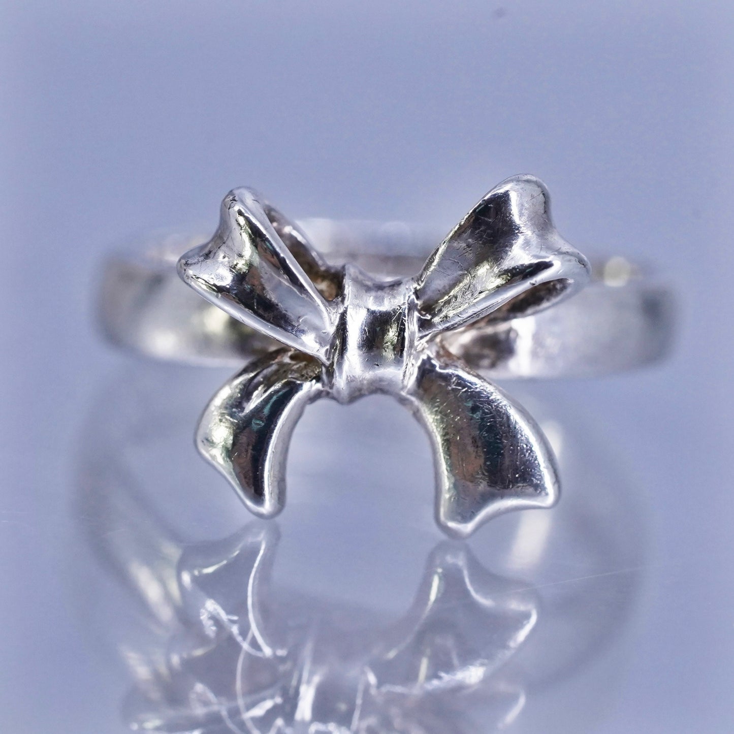 Size 4.25, vintage fashionable Sterling 925 silver ribbon ring