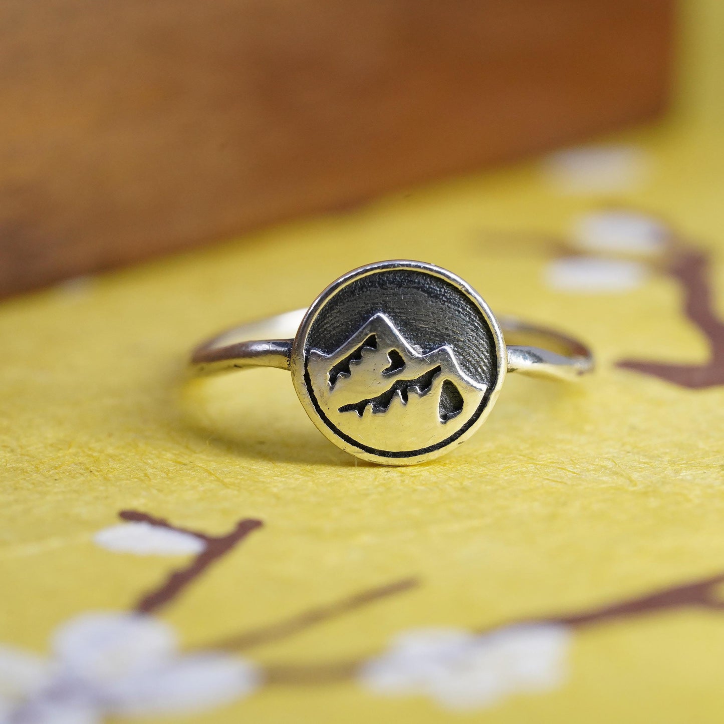 Size 6.75, vintage Sterling silver ring, 925 mountain landscape stackable ring