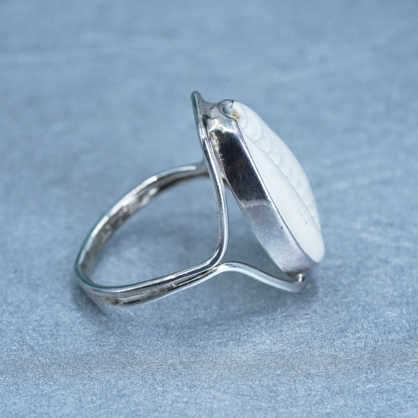 Size 9, vintage Sterling 925 silver handmade ring with shell