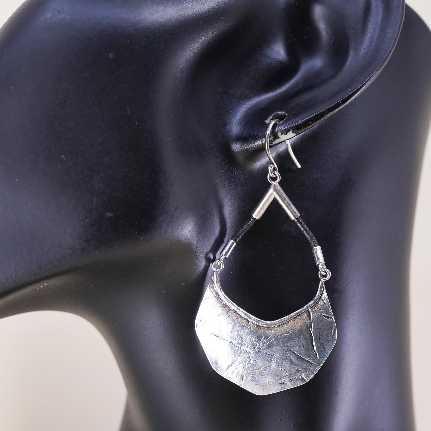 Silpada 925 Sterling Silver Badge Of Beauty Leather Textured Earrings W3140