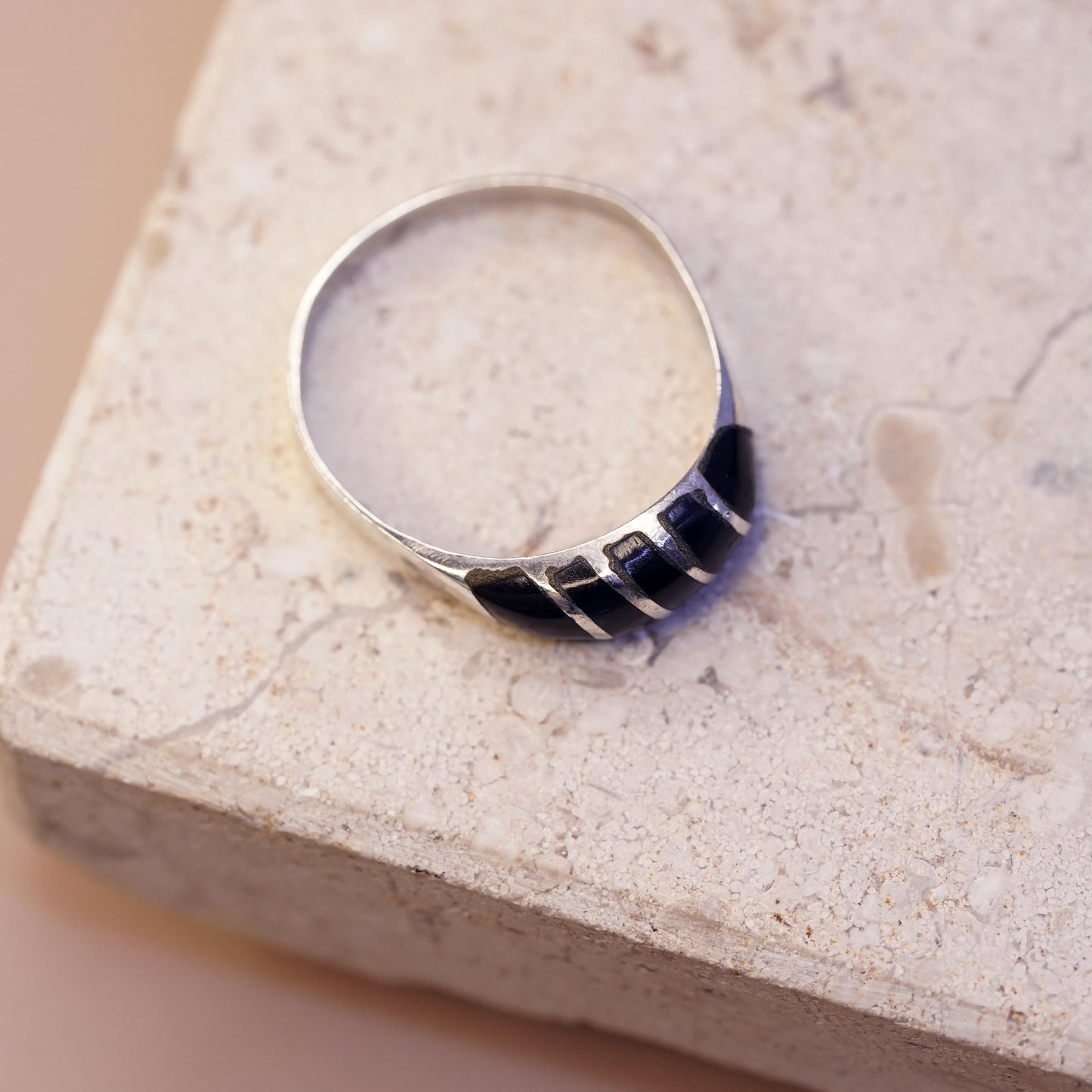 Size 7, vintage Mexican Sterling 925 silver handmade band ring with black onyx