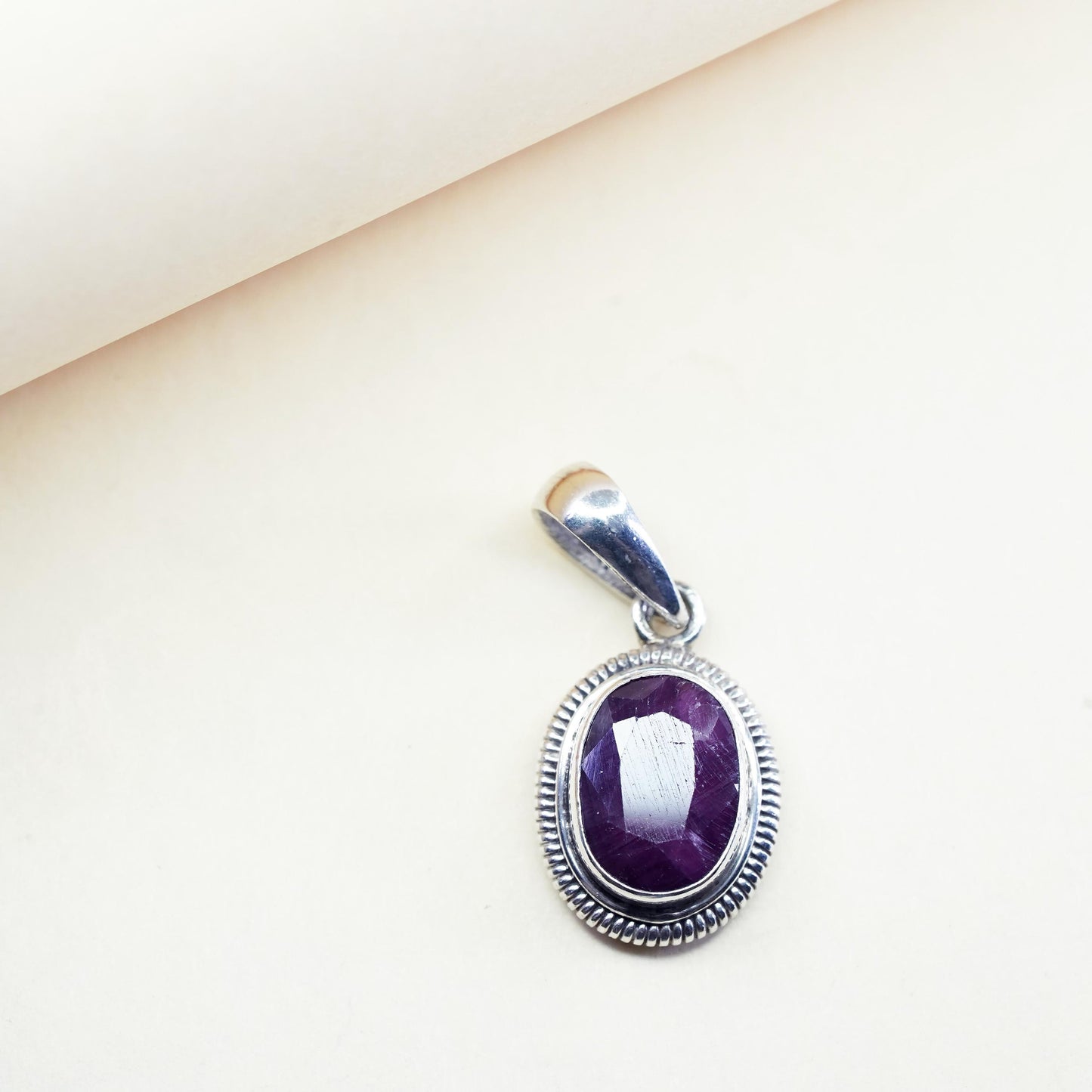 Vintage Sterling 925 silver handmade pendant with Indian ruby and cable around
