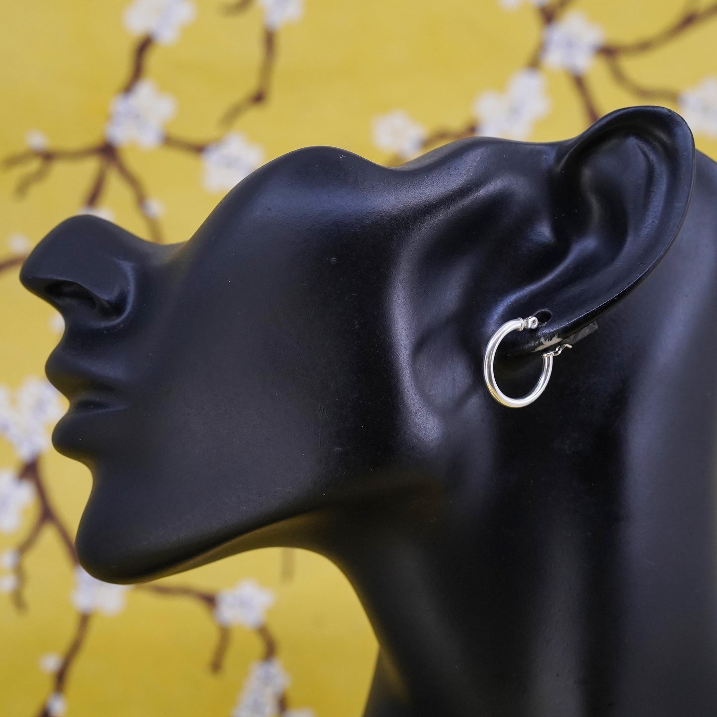 0.5”, 1.3g, vintage 14K gold circle hoops, huggie, white gold earrings