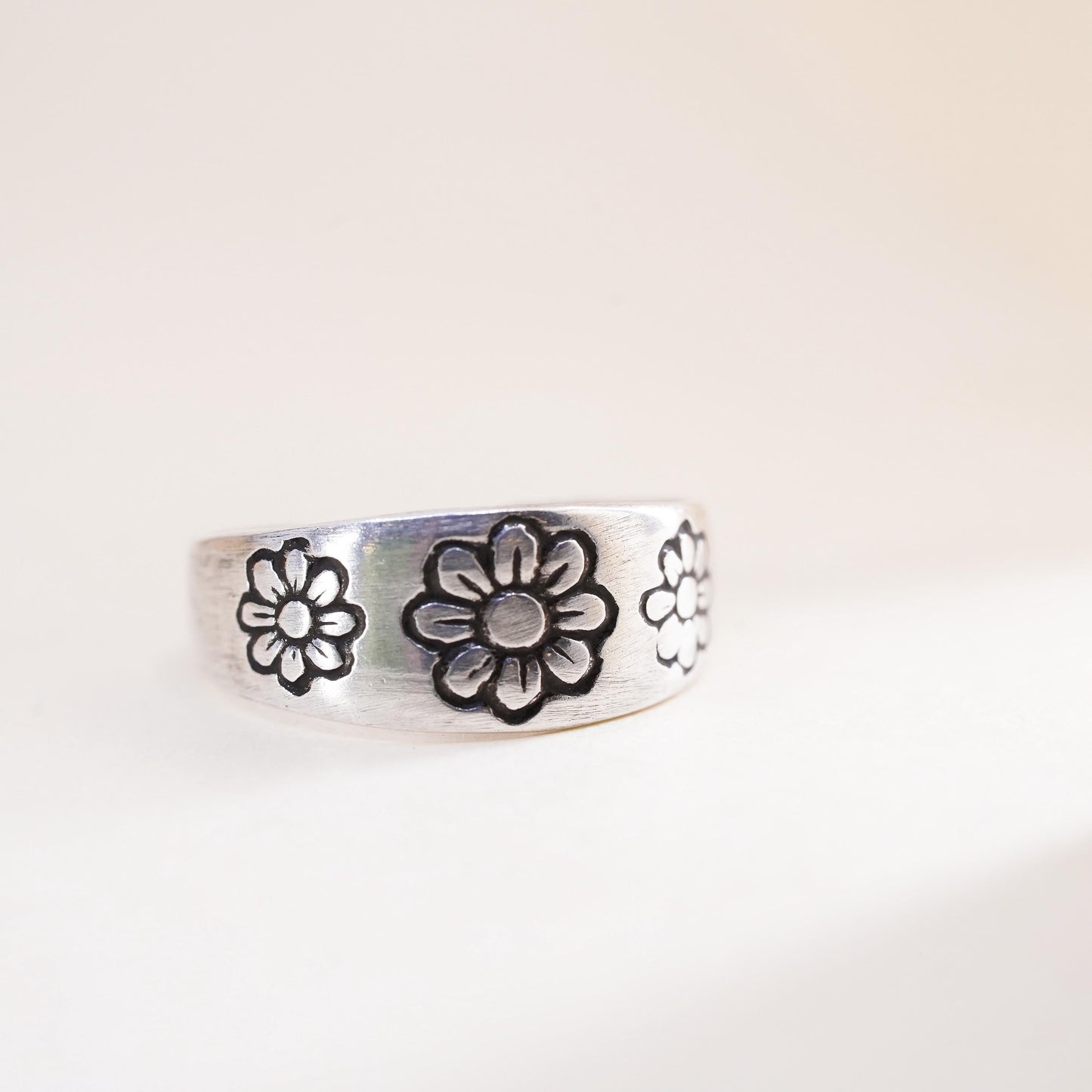 Size 4, vintage Sterling silver handmade ring, 925 filigree band with flower