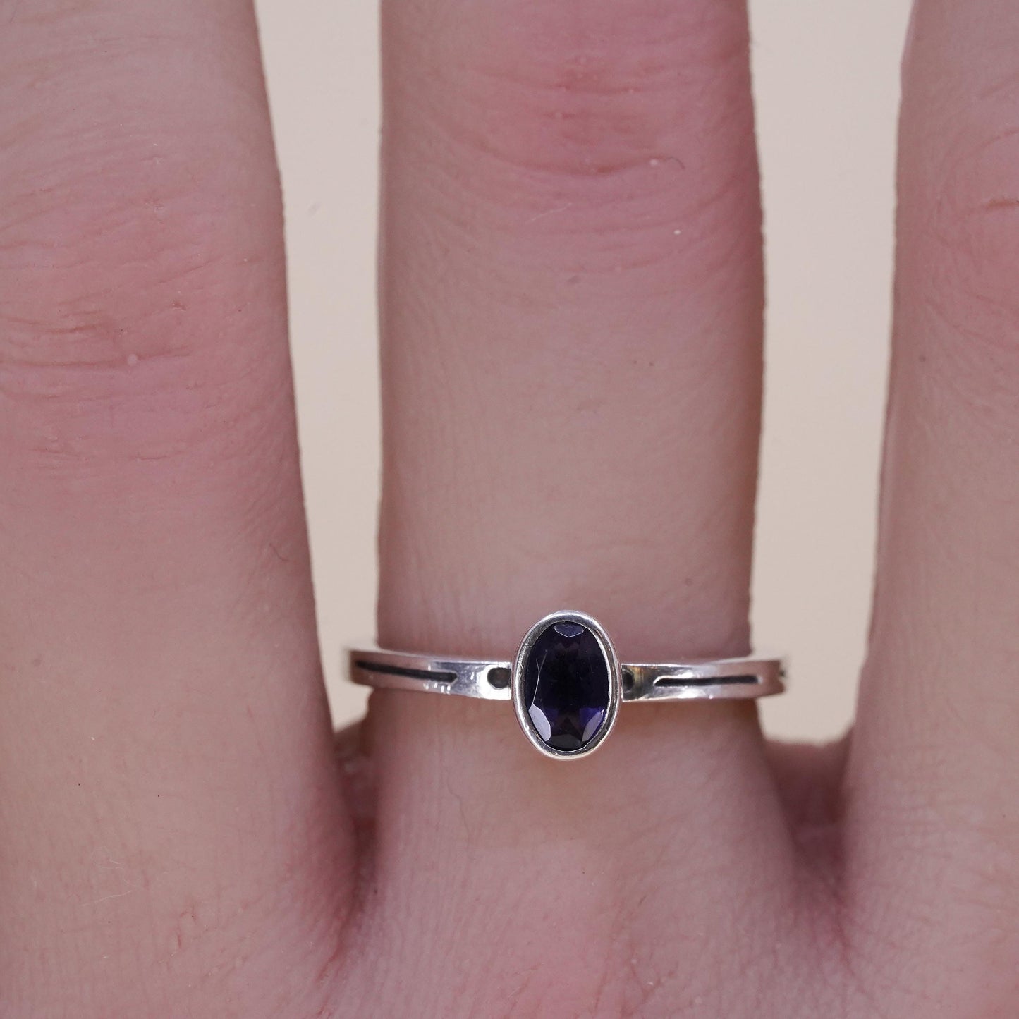 Size 7, vintage stackable Sterling 925 silver handmade ring with amethyst