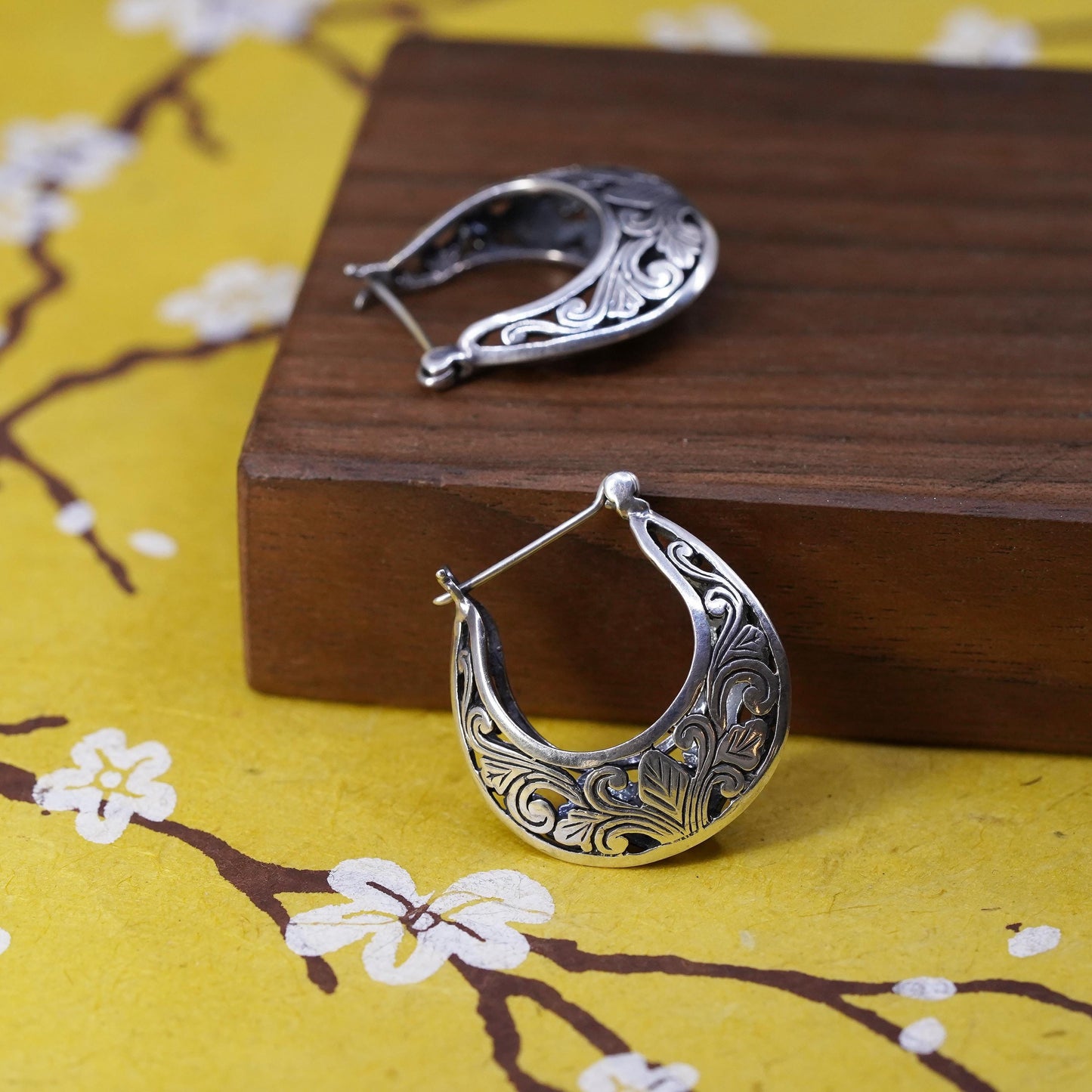 1”, Vintage Sterling silver earrings, 925 huggie, filigree hoops, Bali onyx