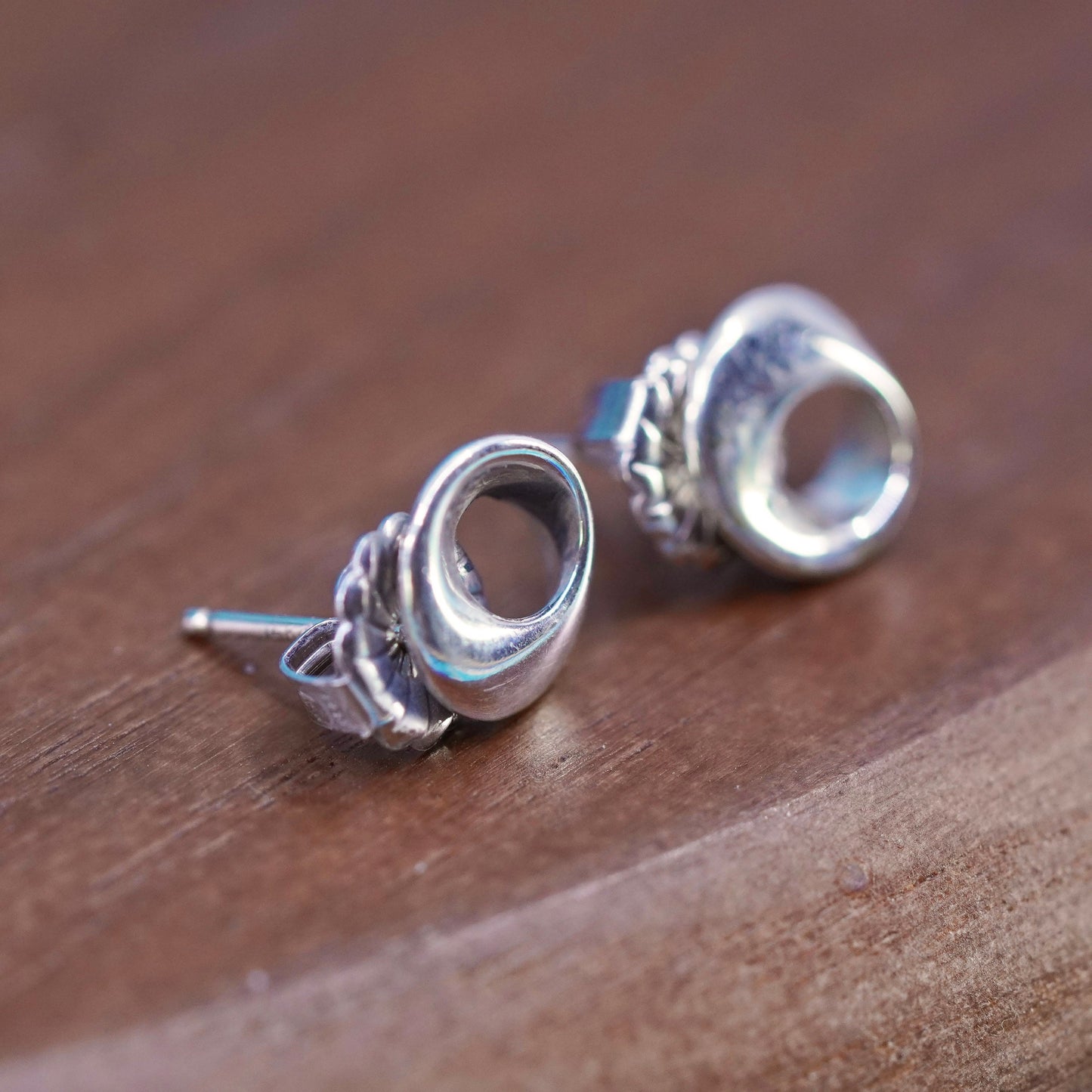 2g, vintage solid 14K white gold infinity loop studs earrings