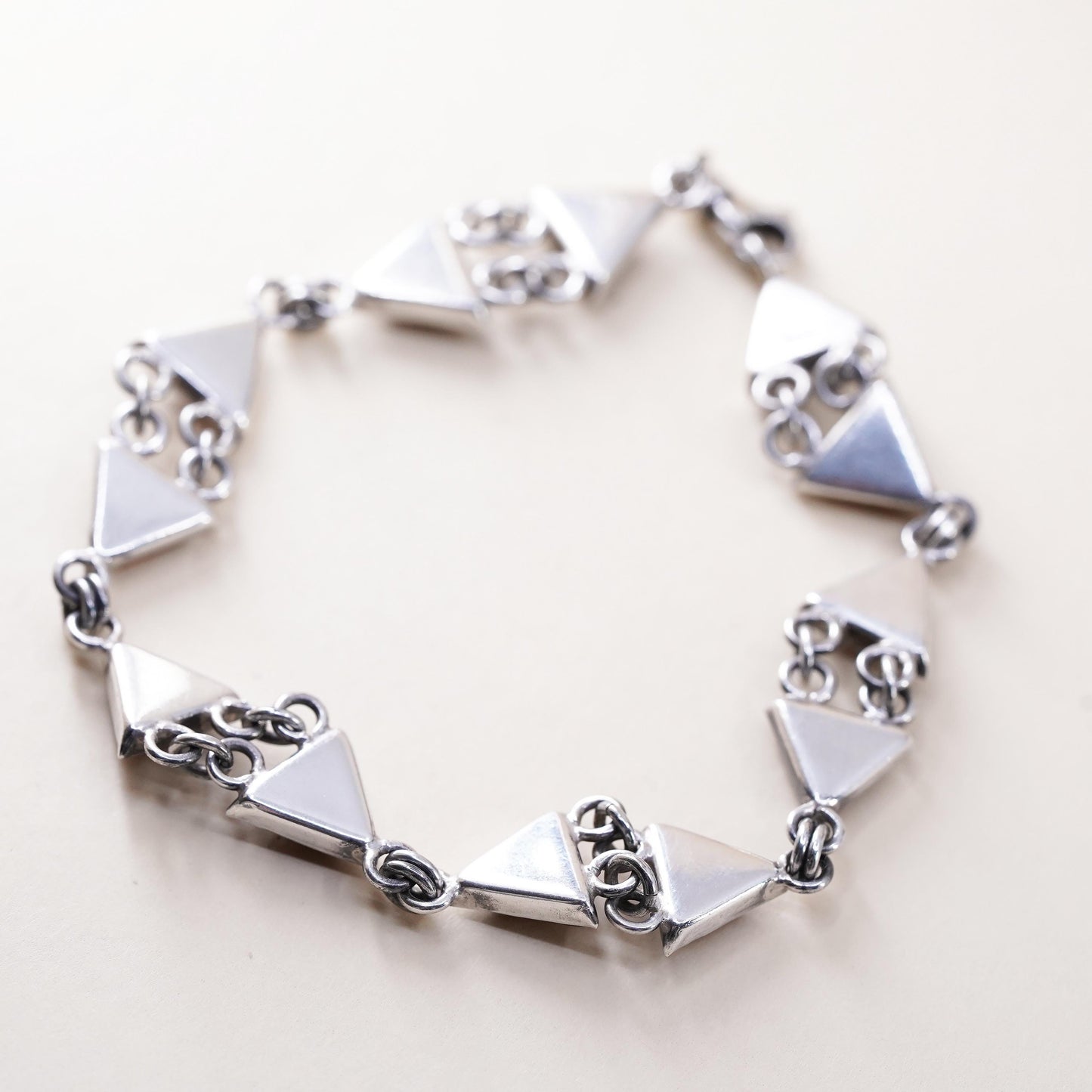 8.25", Vintage southwestern sterling 925 silver bracelet with triangular amber