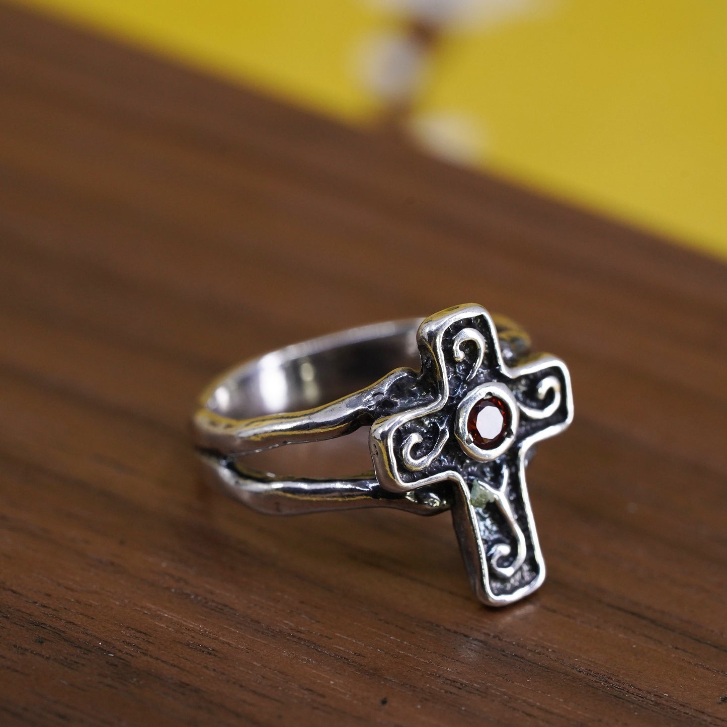 Size 7, vintage Israel Sterling silver handmade ring, 925 cross band w/ garnet
