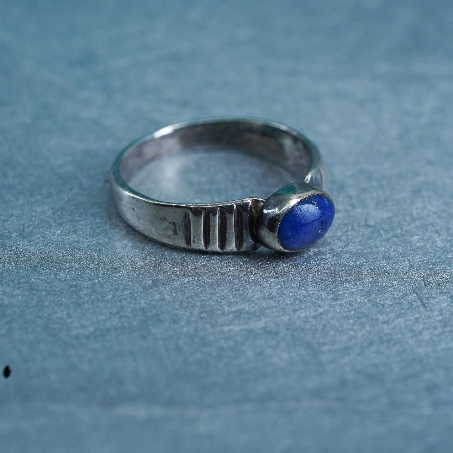 Size 6, southwestern Sterling 925 silver handmade band ring oval lapis lazuli