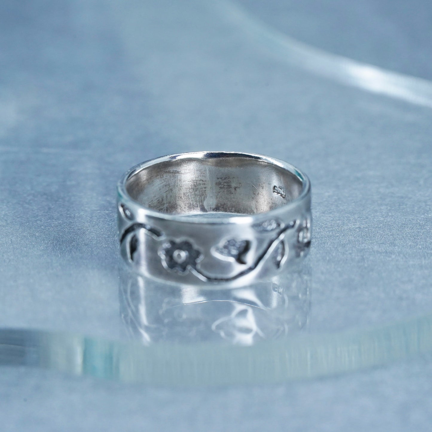 Size 9.5, vintage southwestern Sterling 925 silver handmade ring, flower band