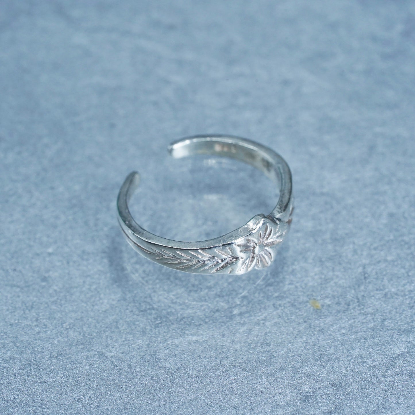 Size 3, southwestern Sterling 925 silver handmade ring, floral textured band