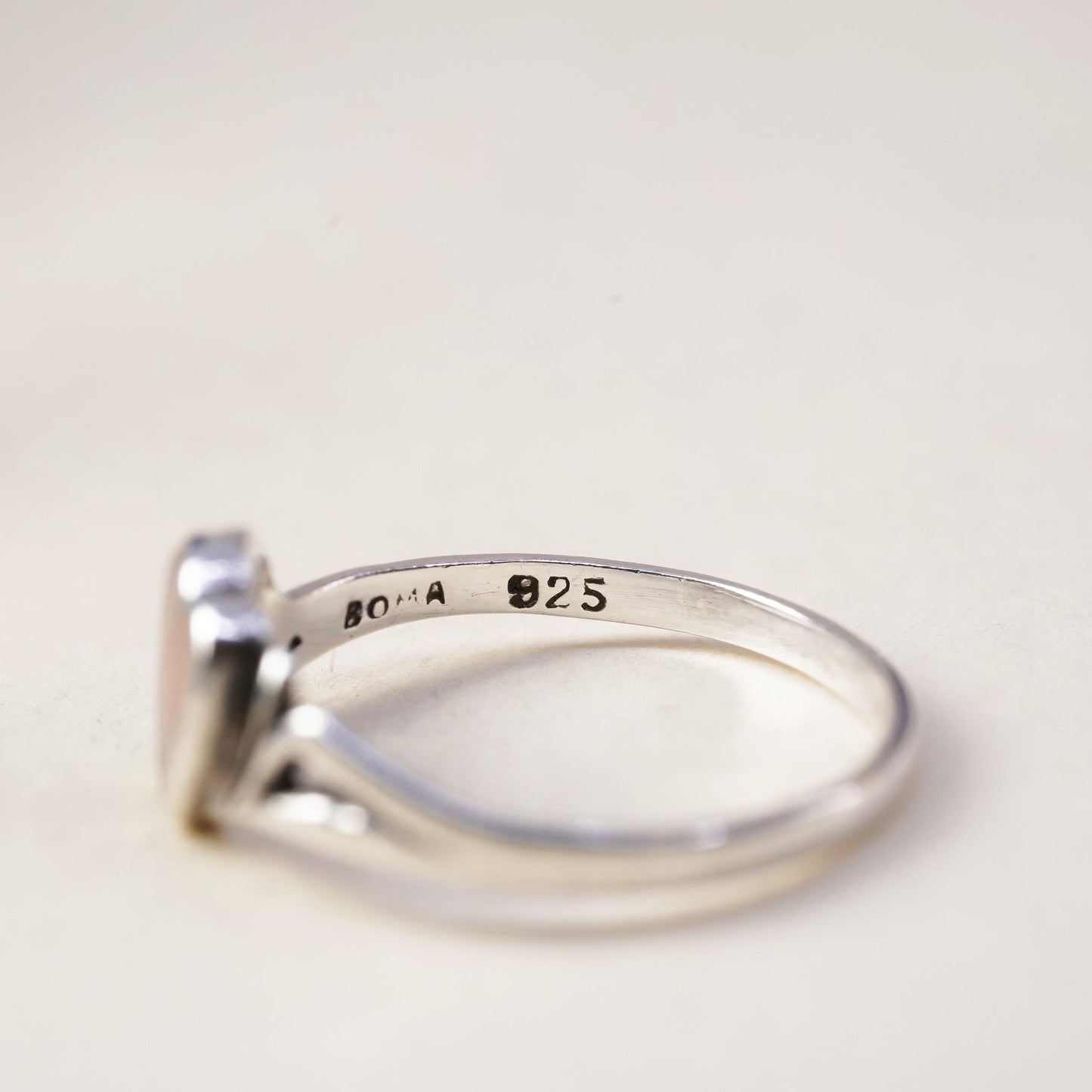 Size 6.25, VTG southwestern sterling silver ribbed ring heart mother of pearl