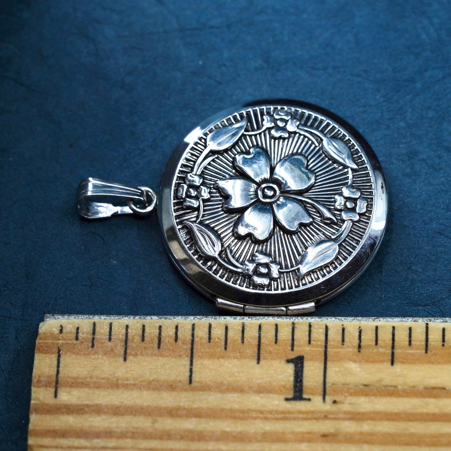 Vintage Sterling silver handmade pendant, 925 clover photo locket
