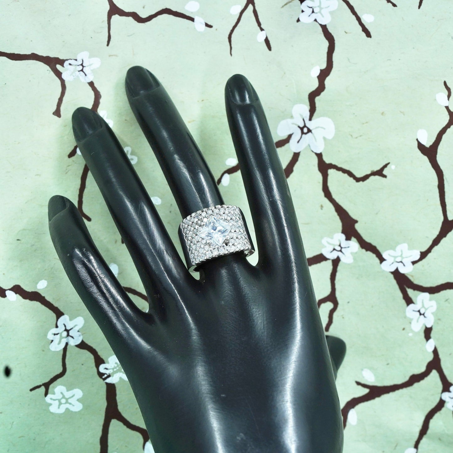 Size 8, vintage Sterling 925 silver statement ring with CZ cluster