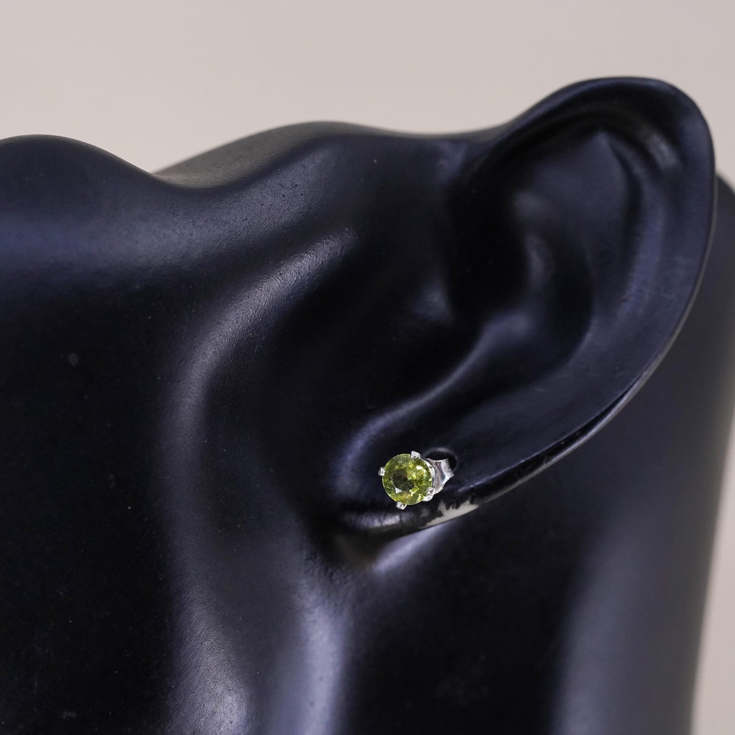 3mm, Vintage sterling 925 silver earrings with peridot, minimalist studs