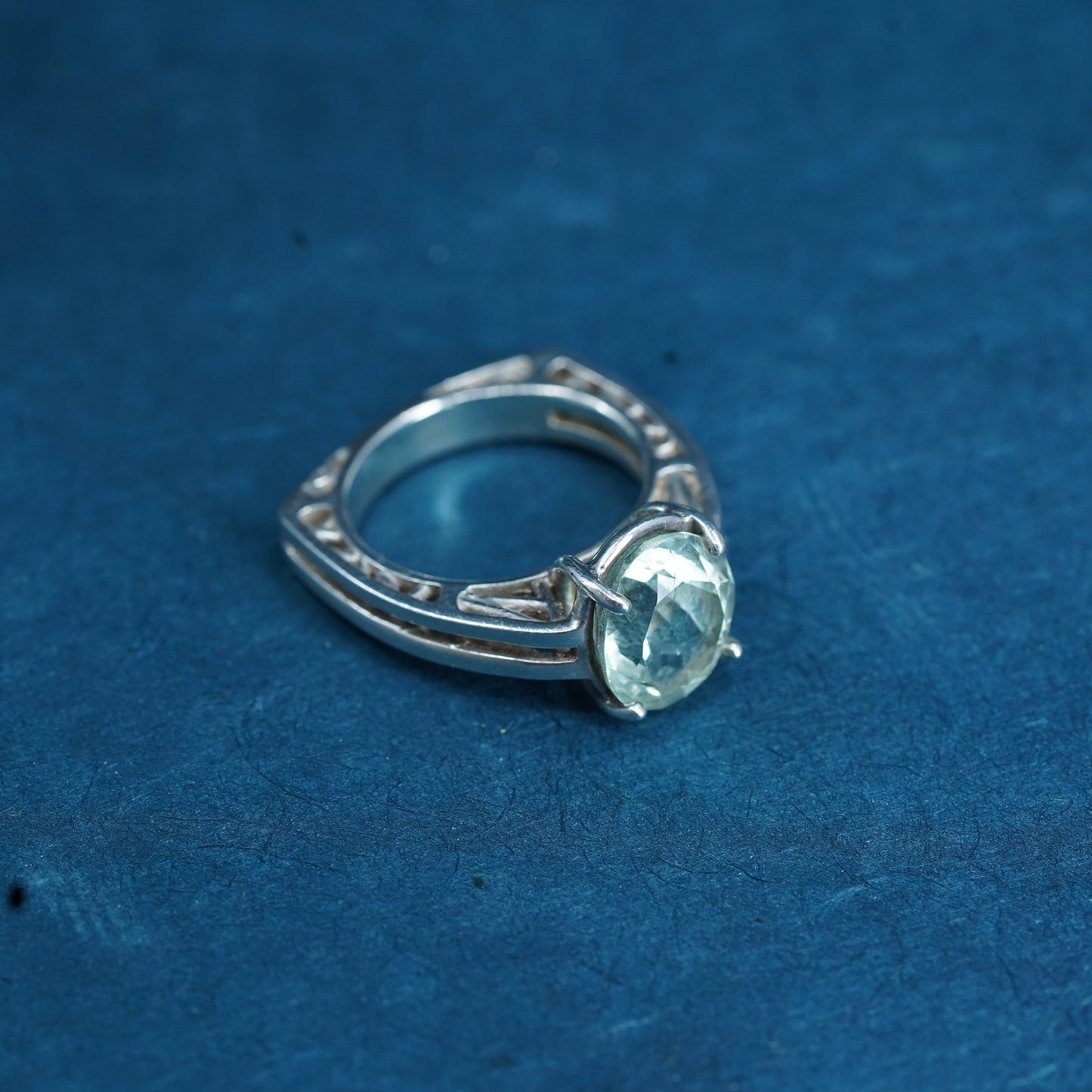 Size 7, vintage Sterling 925 silver handmade ring w/ oval prehnite grape stone