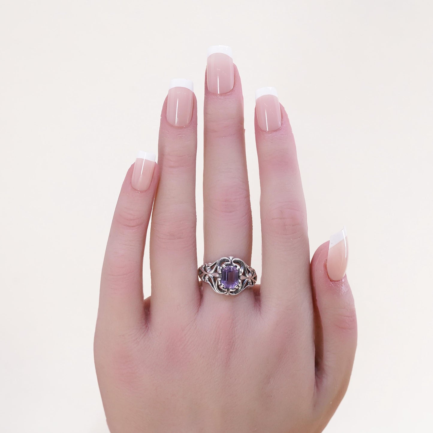 Size 8, Vintage sterling 925 silver handmade cocktail ring w/ amethyst filigree