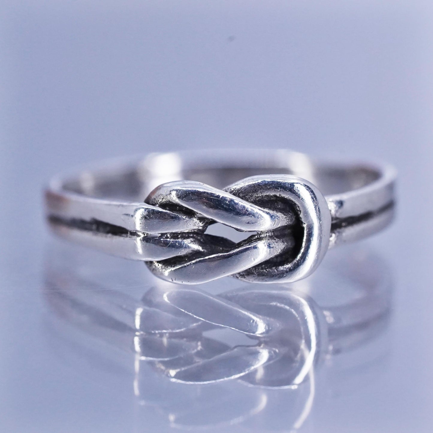 Size 4, vintage Sterling 925 silver handmade ring, knotted band