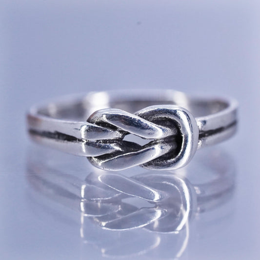 Size 4, vintage Sterling 925 silver handmade ring, knotted band
