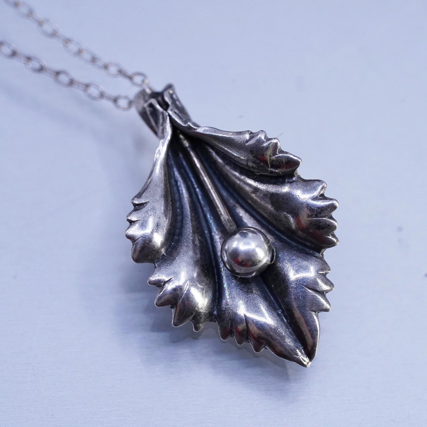 18", vintage Sterling 925 silver handmade circle chain necklace w/ leaf pendant