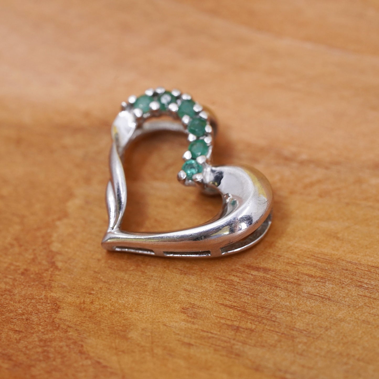 Vintage Sterling 925 silver heart pendant with emerald