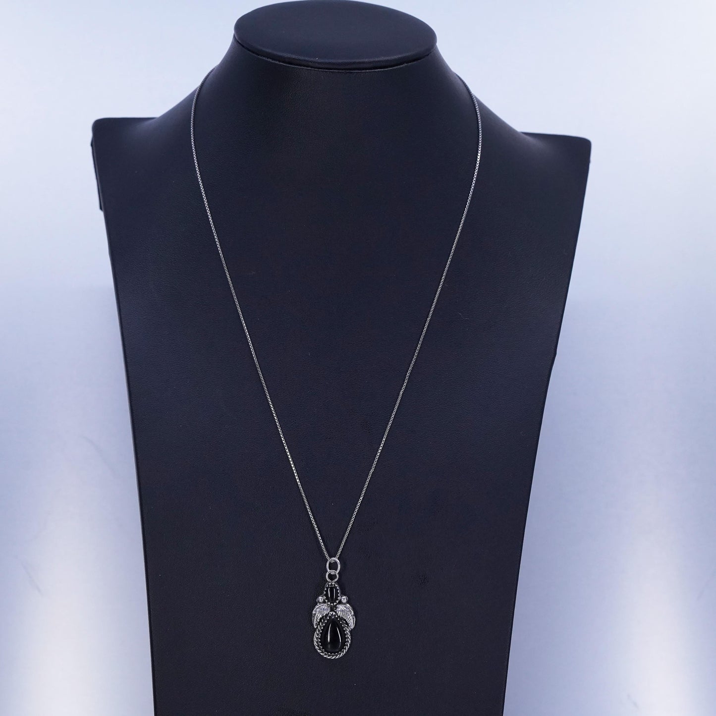 20”, southwestern Sterling 925 silver box chain necklace onyx feather pendant